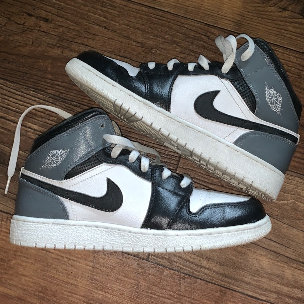 Nike Jordan 1 mids
